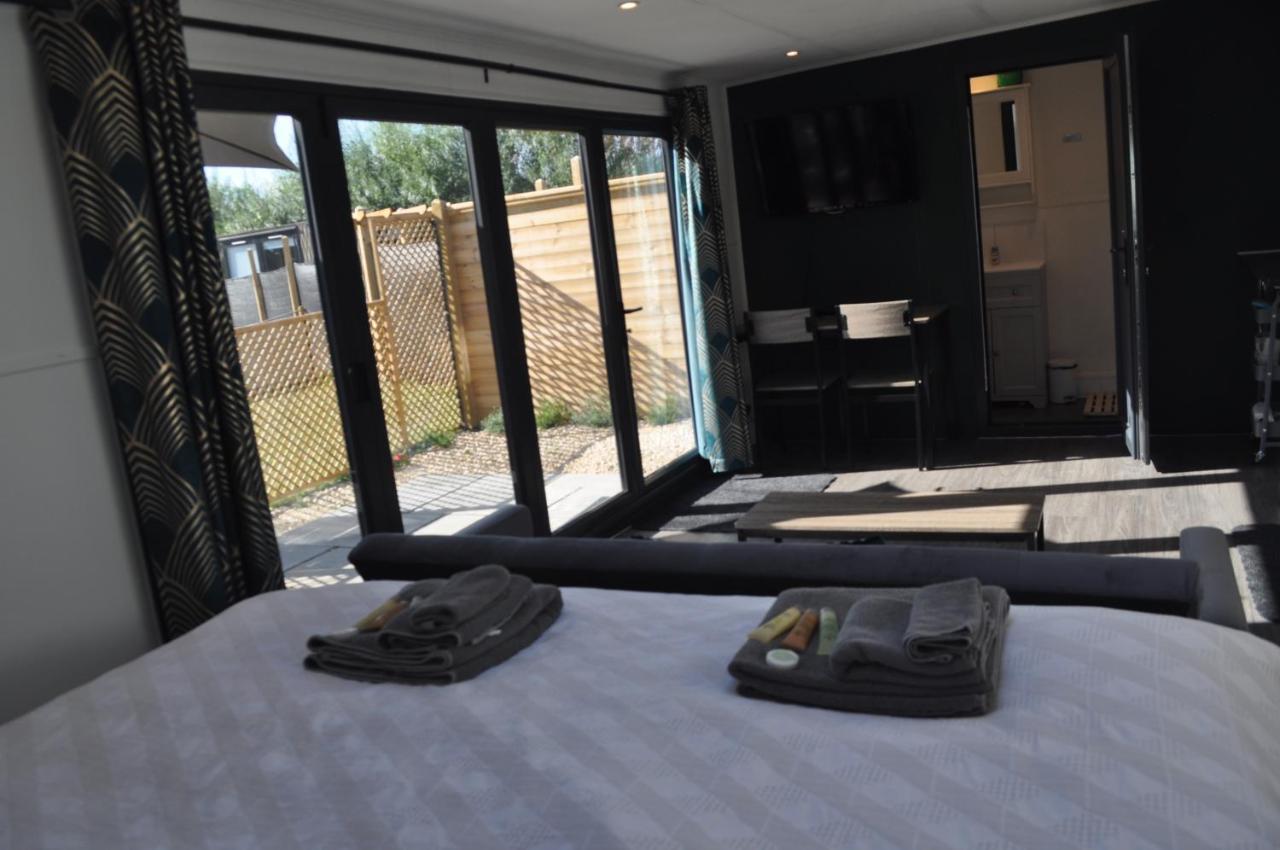 Buzzard Holt Hosting Hotel Buckingham Bagian luar foto