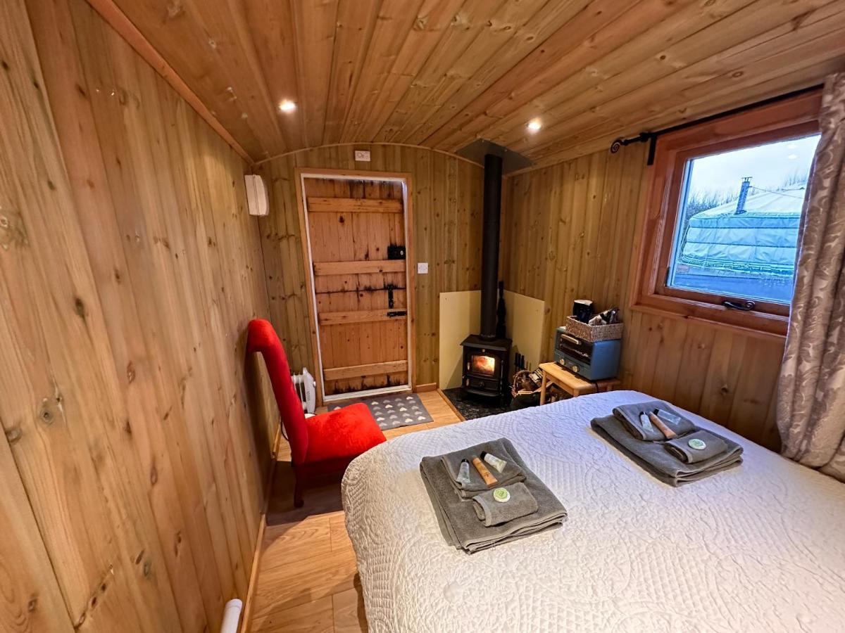 Buzzard Holt Hosting Hotel Buckingham Bagian luar foto