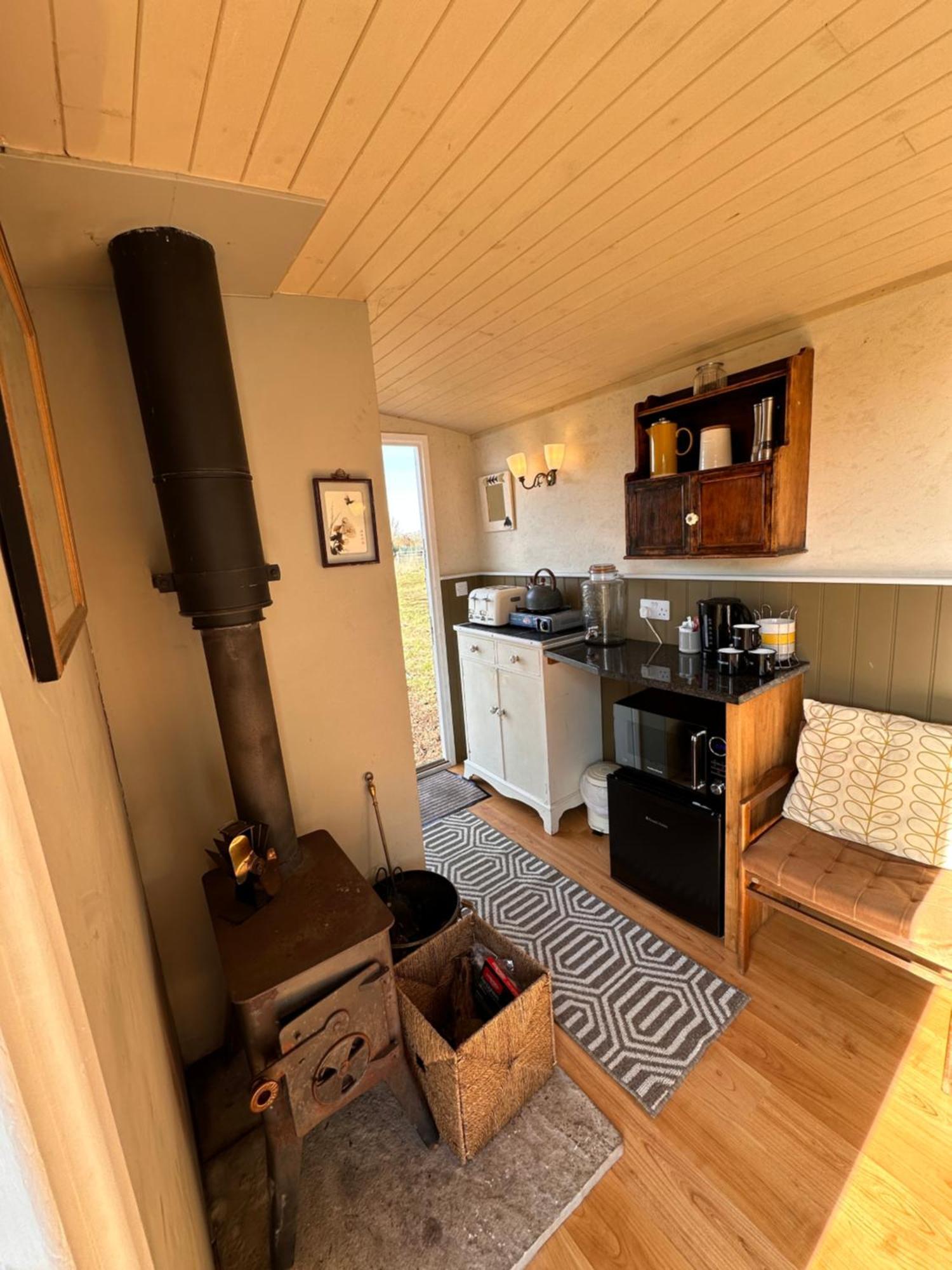 Buzzard Holt Hosting Hotel Buckingham Bagian luar foto